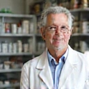 Ritratto professionale di Giovanni Ricci, Farmacista e Consulente Scientifico di HerboPro.